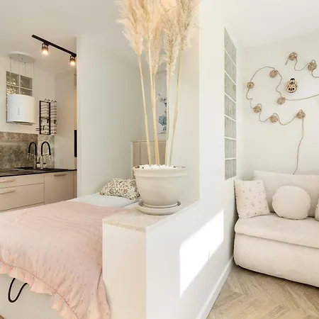 Bright Studio Close To The Sea Gdynia Norwida 4 By Heyrent